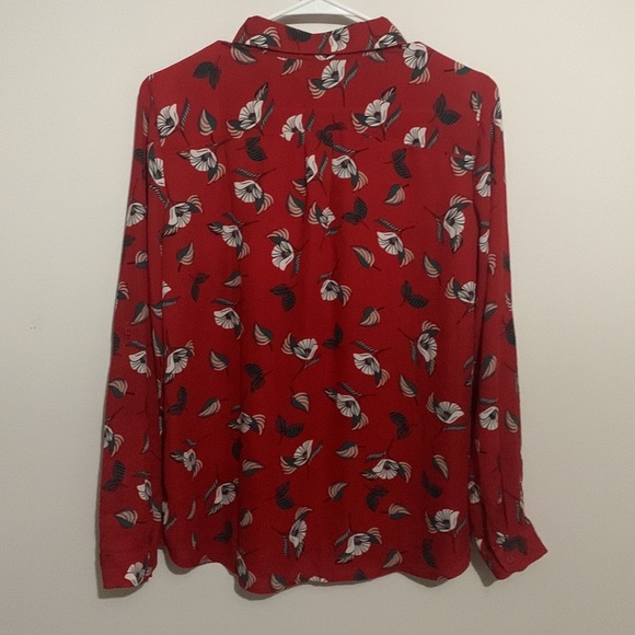 Loft top red floral hidden button up collar blouse with front pockets size MP - Picture 8 of 10